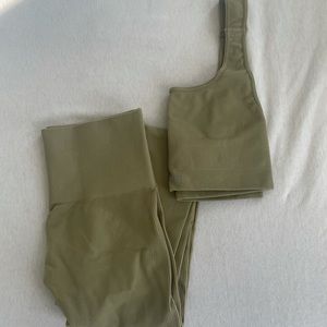 Set Active Madelyn Cline Seagrass